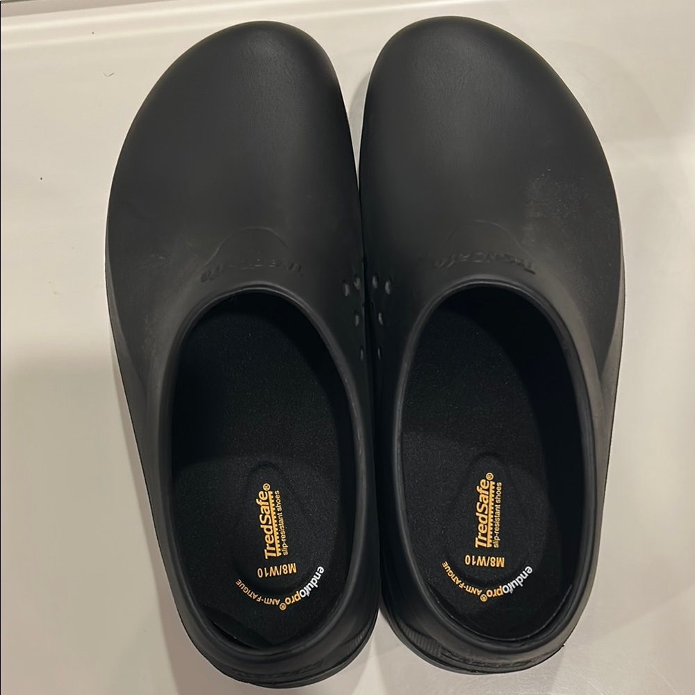 Black Slip-Resistant Clogs